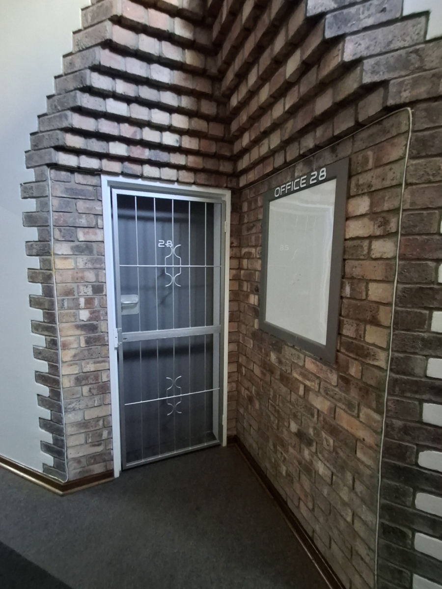 To Let Commercial Property for Rent in Vincent Eastern Cape